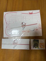 決して目を合わせてはいけない恐怖の蓄光ステッカー【深夜なのに遊びたい文鳥】