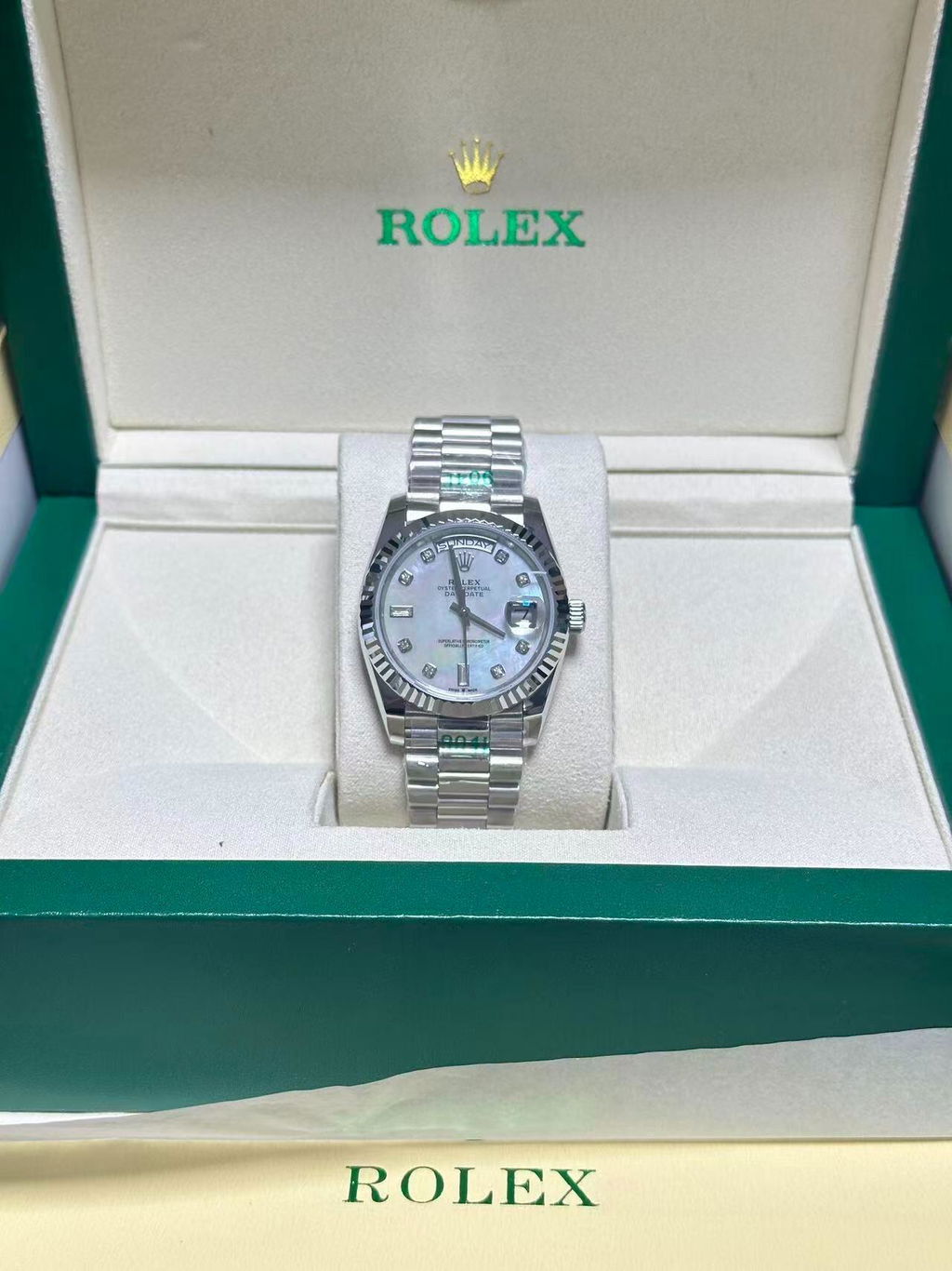 로렉스 DAY-DATE 오이스터 화이트 골드 진주자개 다이얼 36MM