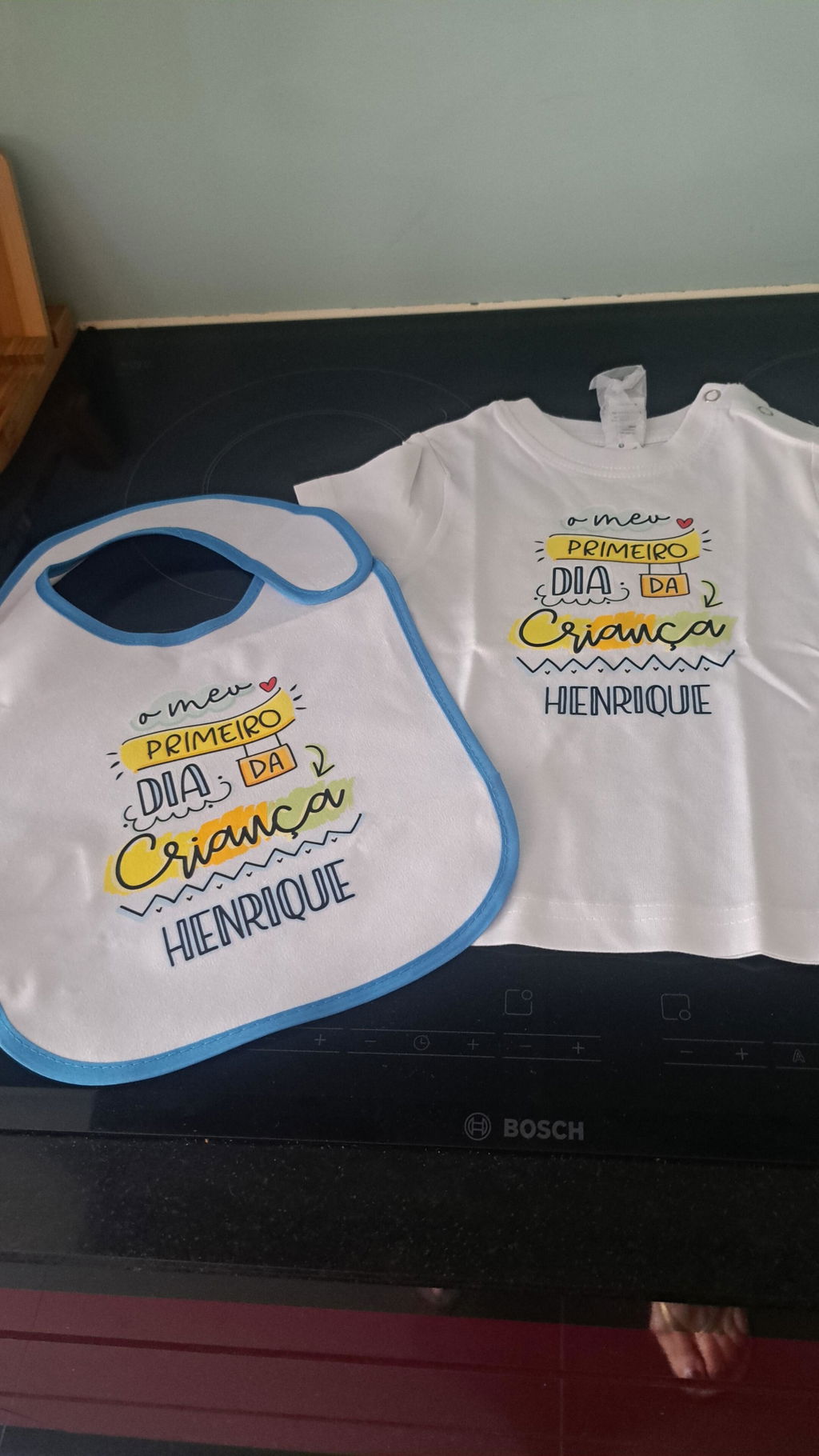 T-shirt e/ou Babete "O meu primeiro dia da criança"