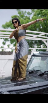 Rashi Singh review photo