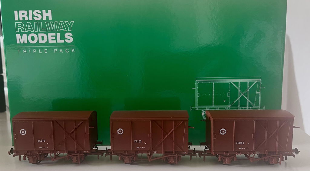 CIE Bulleid Pallet Van - Brown (CIE roundel era) - Pack 1