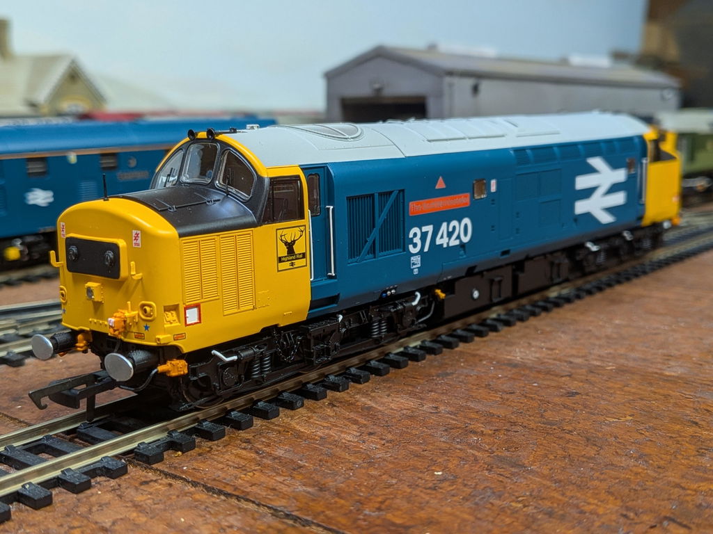 Class 37 - Large Logo Blue - 37420 - DCC Sound Fitted