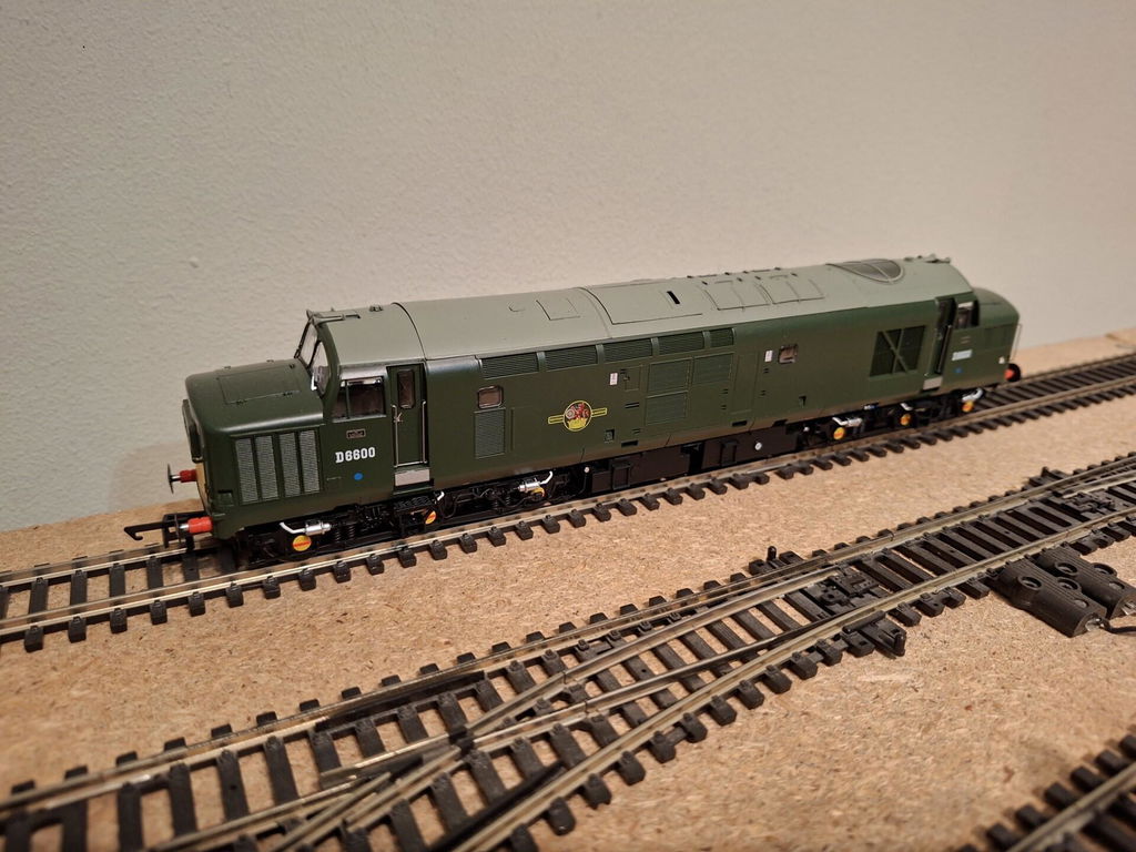 Class 37 - BR Green w/small yellow panel - D6600 - DCC Sound Fitted