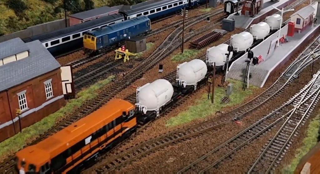 CIE Bulk Cement Wagon - Ivory - Pack 1