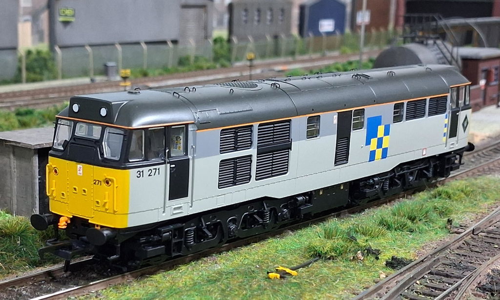 Class 31 - 31271 Railfreight Construction