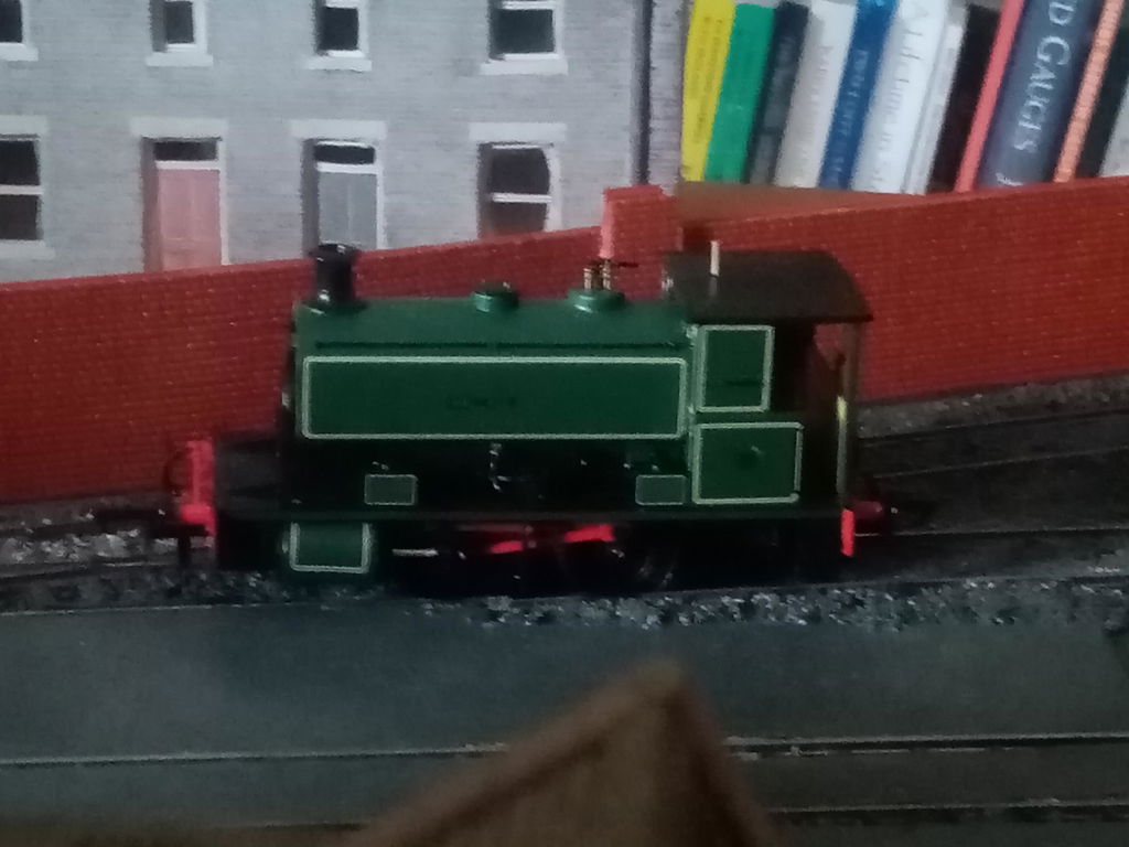 Andrew Barclay 0-4-0ST 16" 2266 'Wallace' in lined green