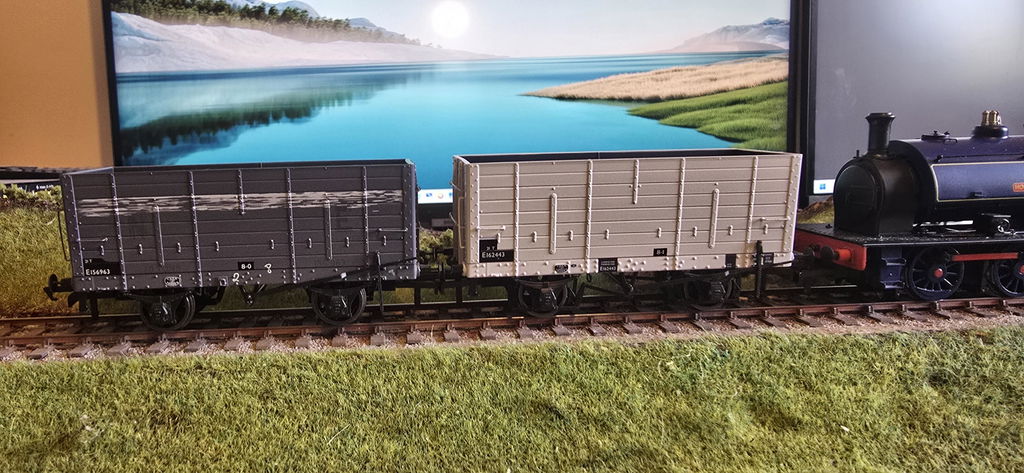 DGM 12 Hopper - BR Grey, with black panels - Triple Pack