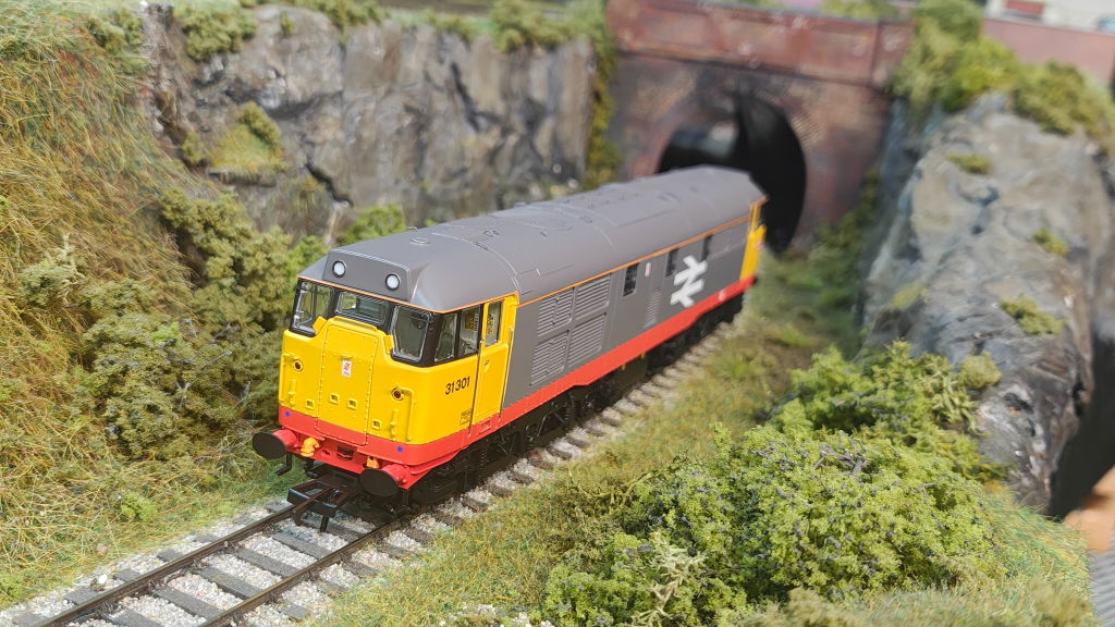 Class 31 - 31301 Railfreight Red-Stripe - DCC Sound