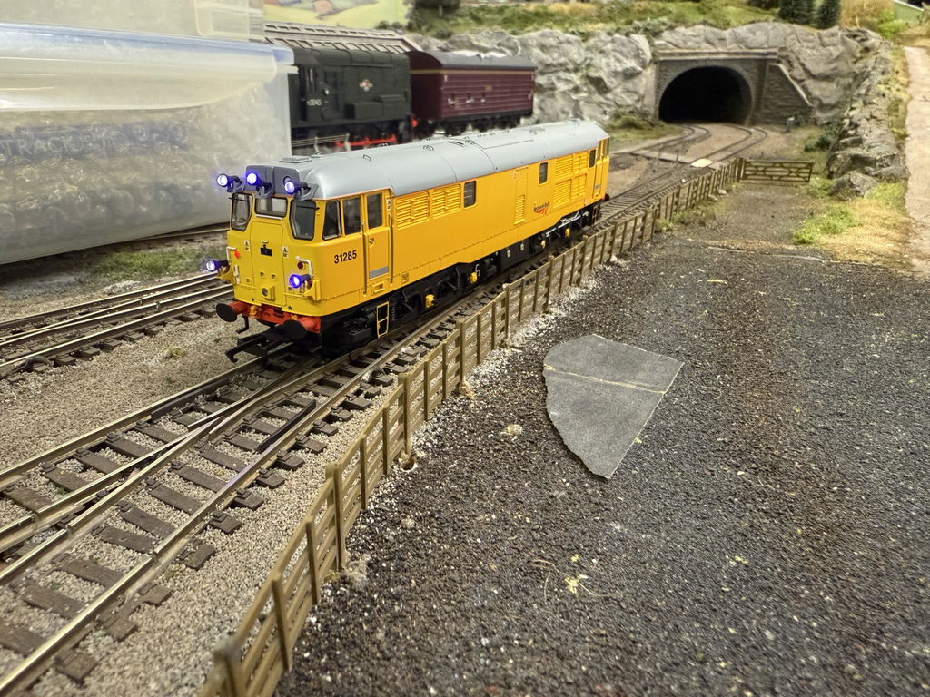 31285 - Network Rail Yellow - Exclusive