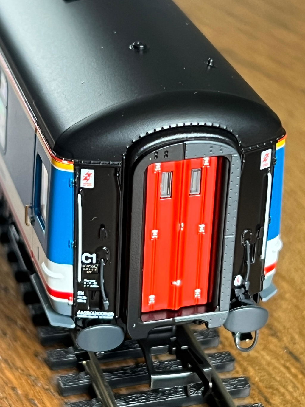 BR Mk.2c (large toilet window) TSO 5525 Network SouthEast