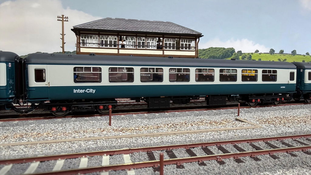 BR Mk.2c (large toilet window) TSO M5532 Blue/Grey w/InterCity
