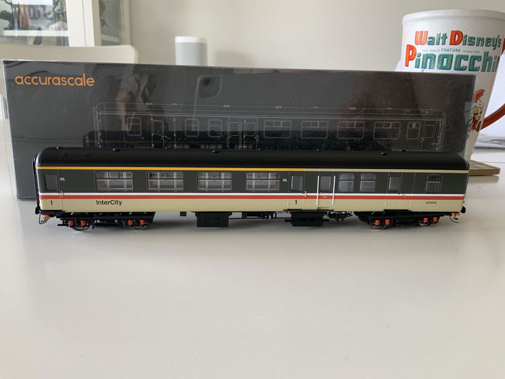 BR Mk.2c (large toilet window) BFK IC17117C InterCity Executive