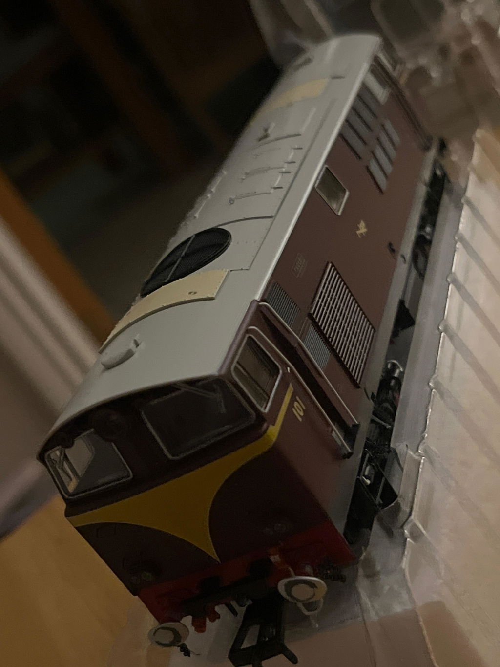 101 'Eagle' Maroon (as delivered) - DCC Sound