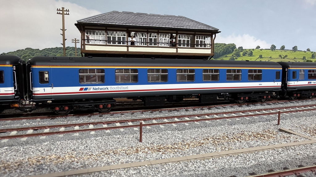 BR Mk.2c (large toilet window) FK 13514 Network SouthEast