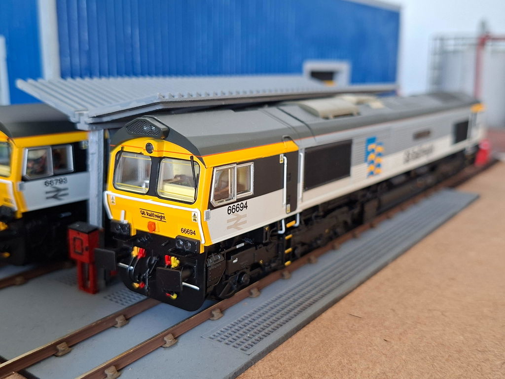 Class 66 - GBRF Triple Grey - 66694 - DCC Sound Fitted