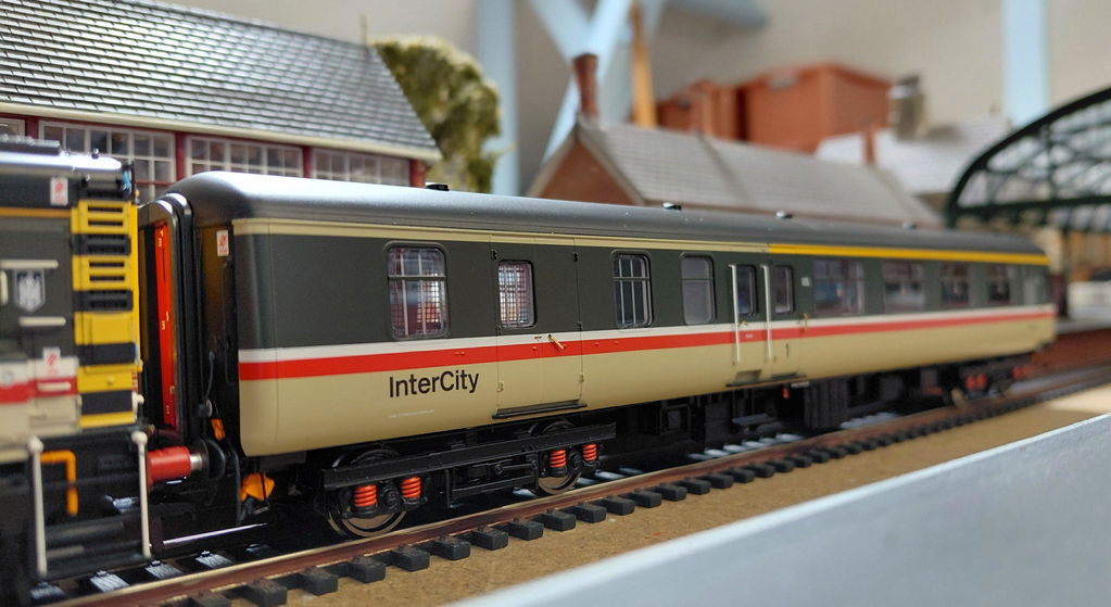 BR Mk.2c (large toilet window) BFK IC17117C InterCity Executive