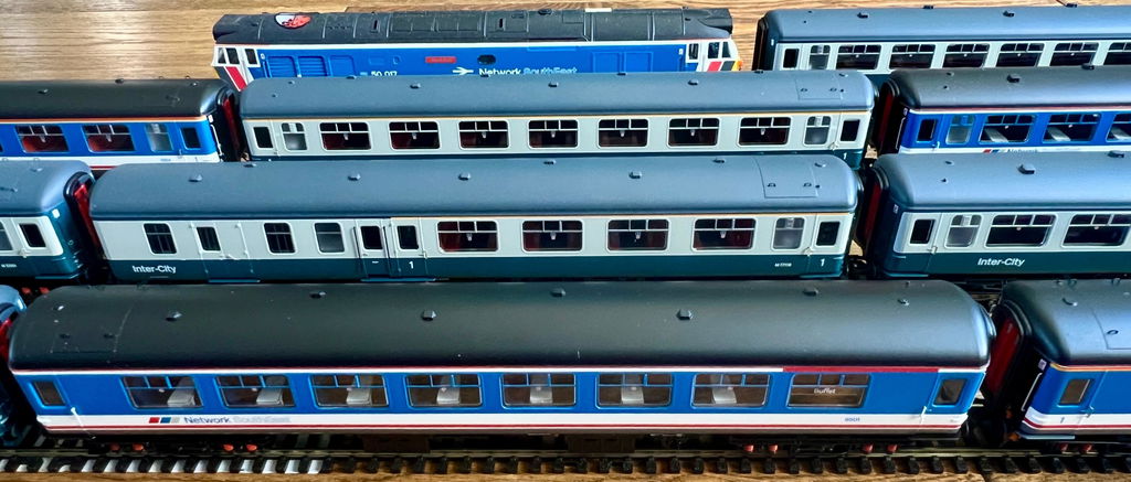 BR Mk.2c (large toilet window) TSO(T) 6501 Network SouthEast