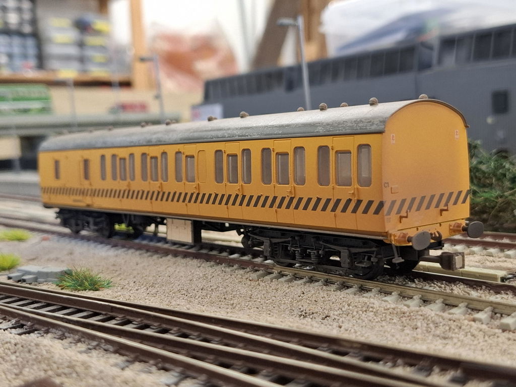 BR Mk1 57' Non-Gangway Coach - BS - BR BTU Tool Vans: ADB963952