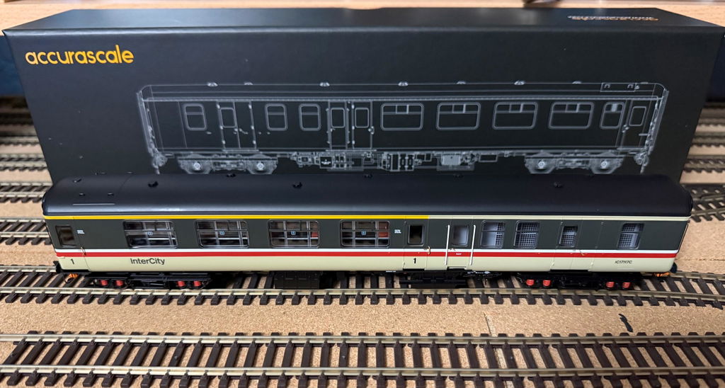 BR Mk.2c (large toilet window) BFK IC17117C InterCity Executive