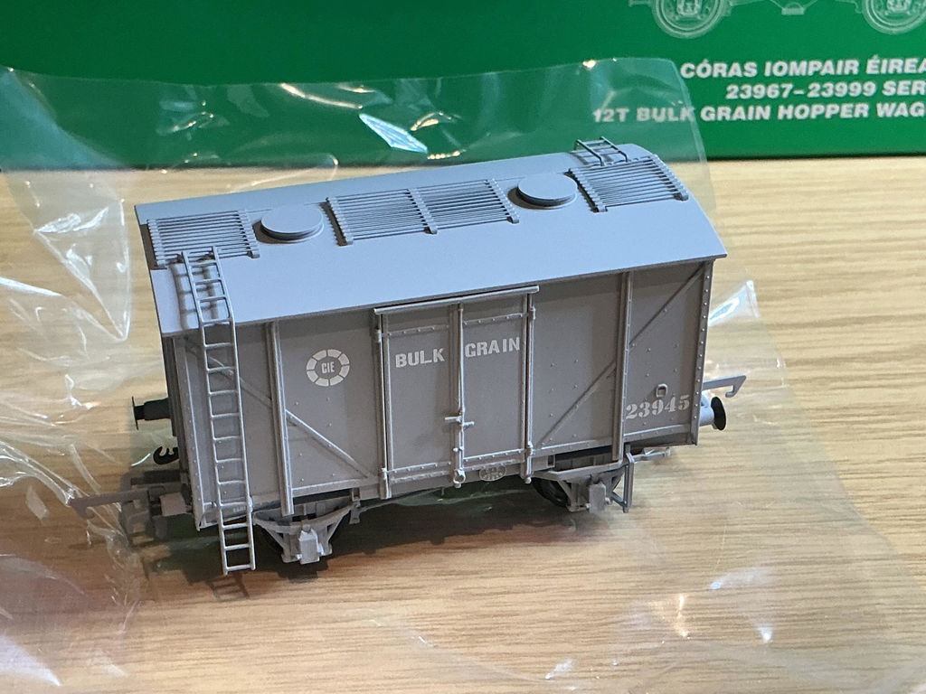 CIE Bulleid Bulk Grain Wagon - Grey (CIE Roundel era) - Pack 1