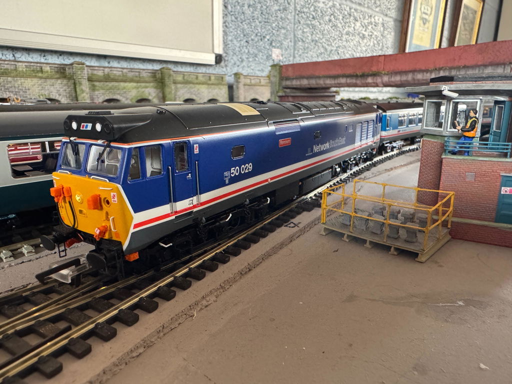 Class 50 - Revised NSE (dark blue w/WofE branding) - 50029 'Renown' - DCC Sound