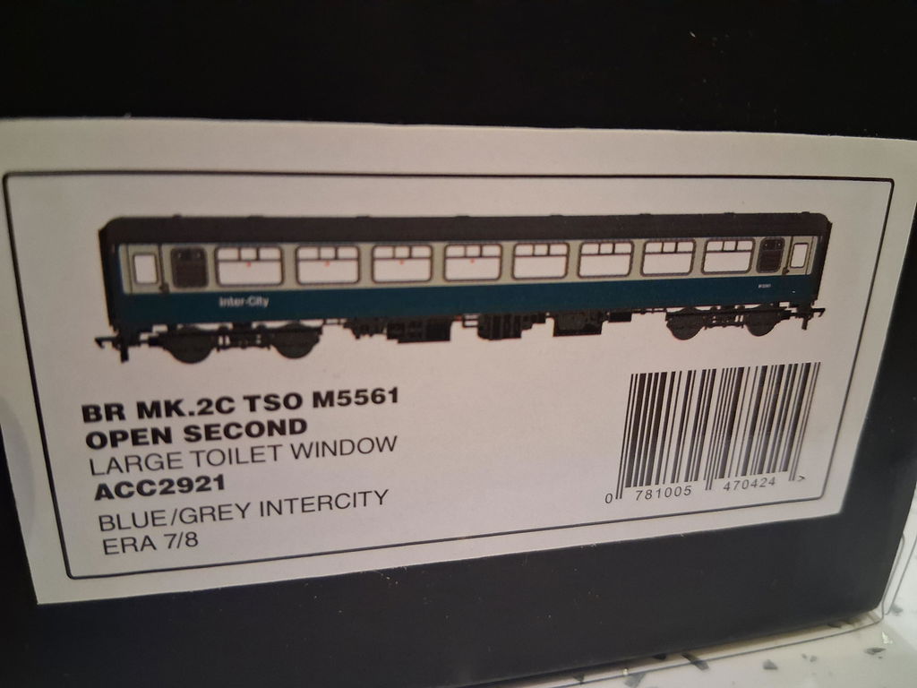 BR Mk.2c (large toilet window) TSO M5561 Blue/Grey w/InterCity