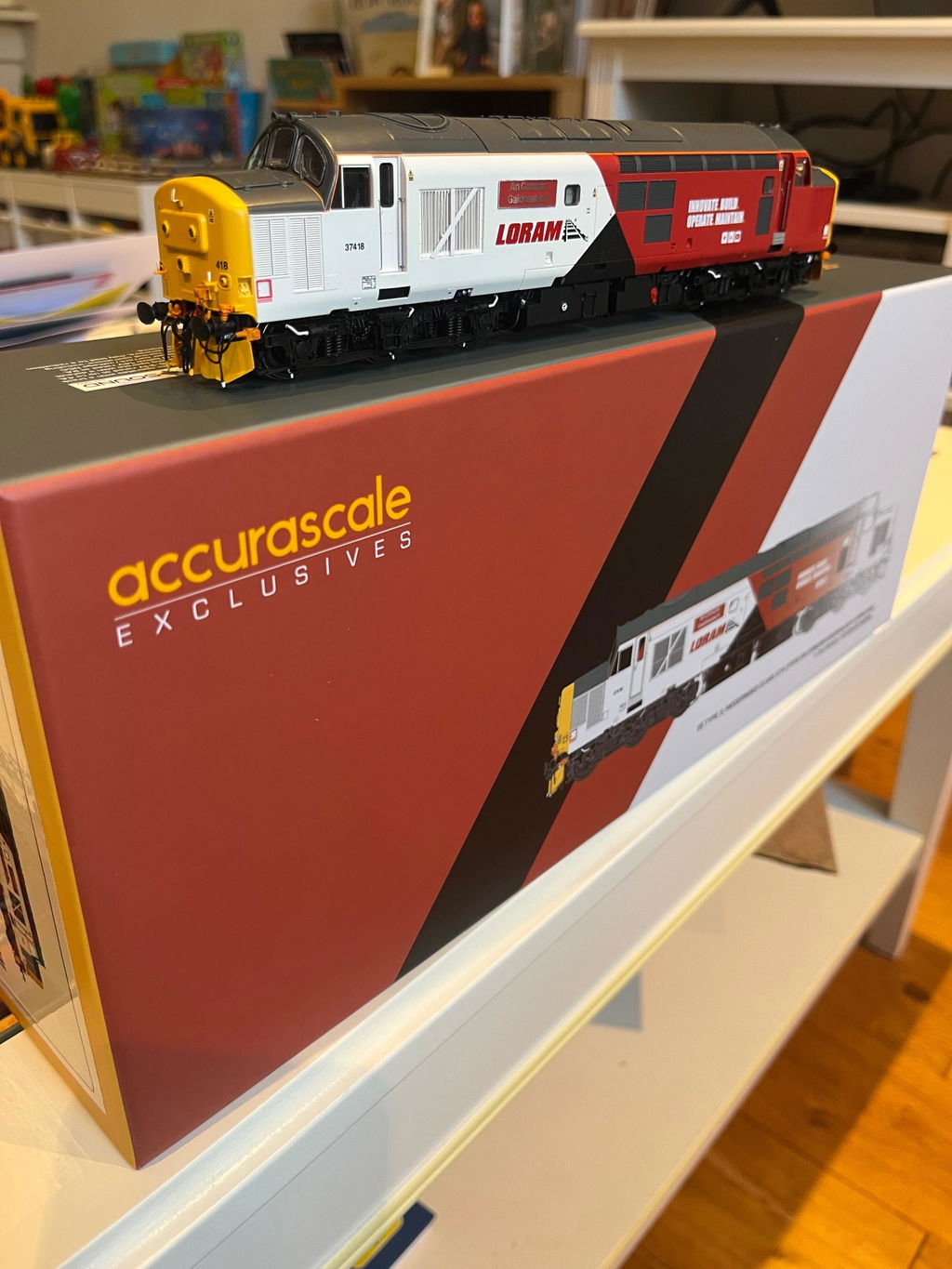 Class 37 - Loram - 37418 - Exclusive