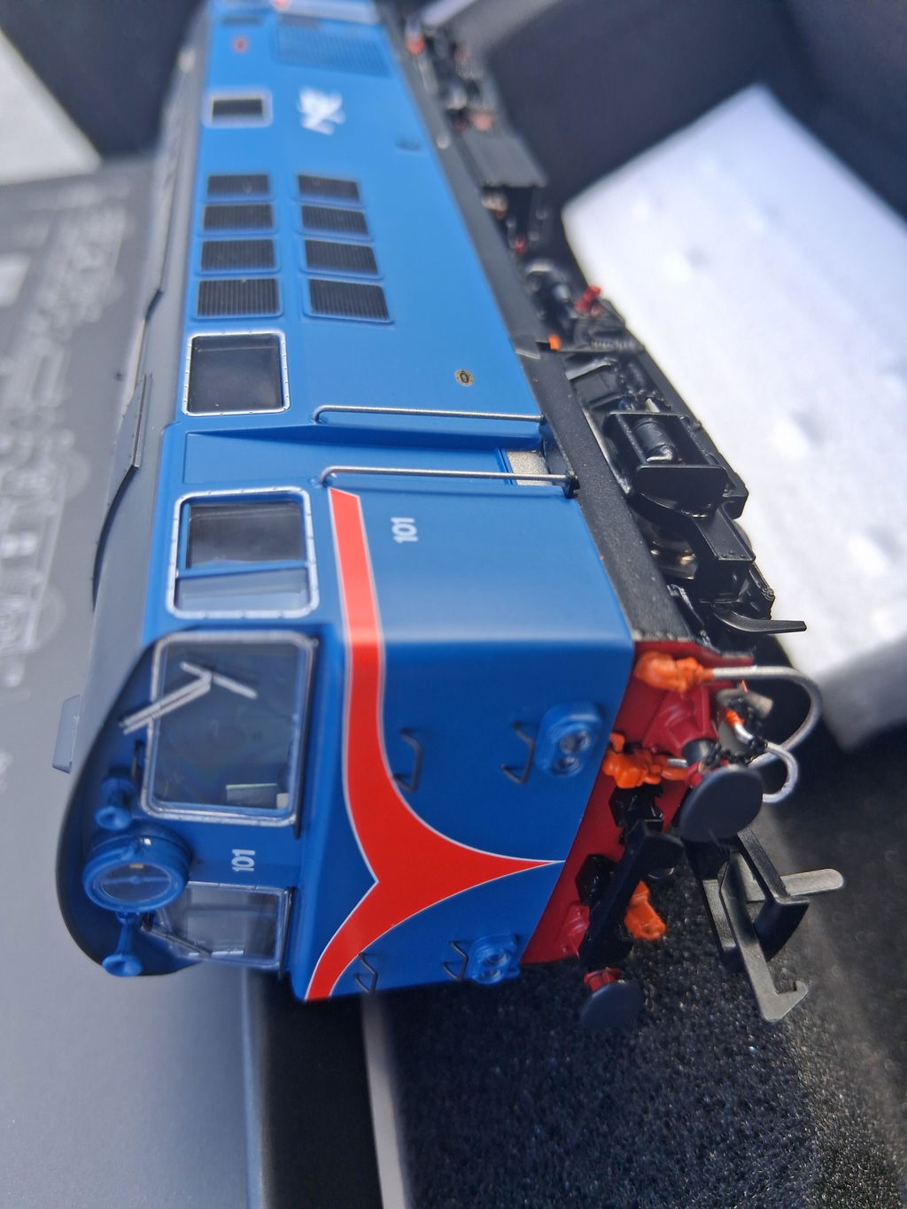 101 'Eagle' NIR Blue, with Red Arc - DCC Sound