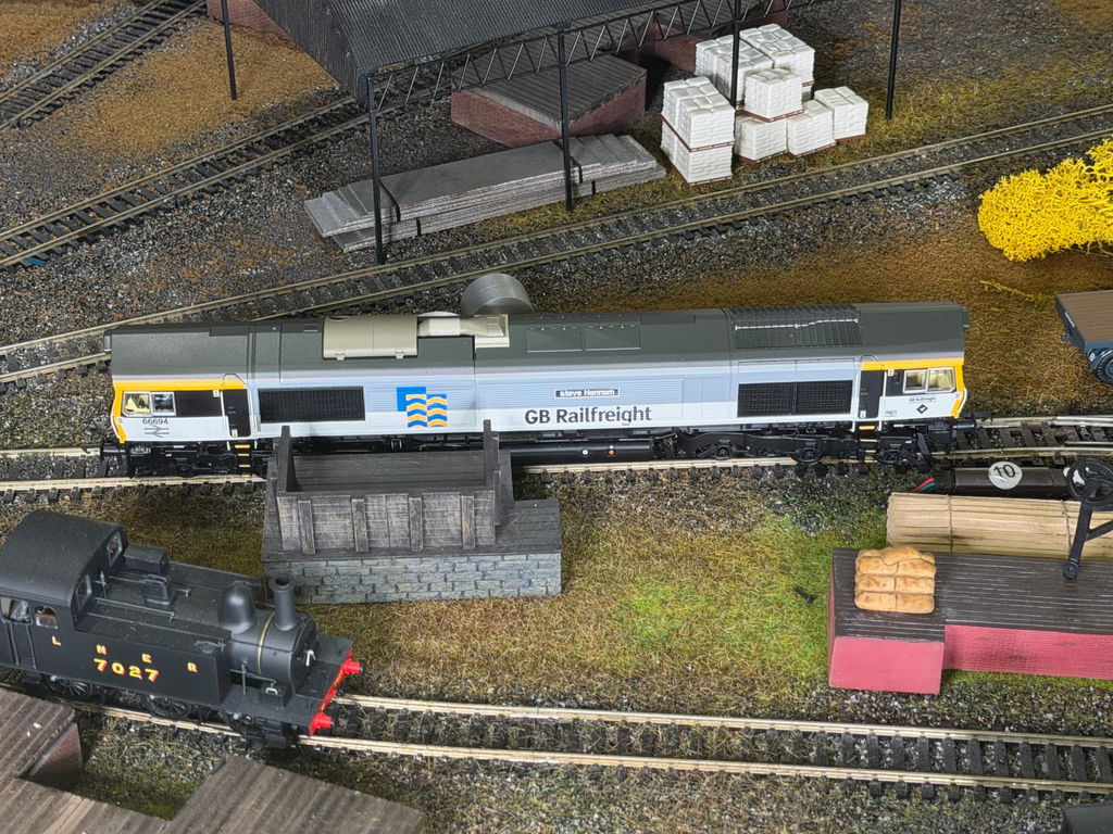 Class 66 - GBRF Triple Grey - 66694 - DCC Sound Fitted