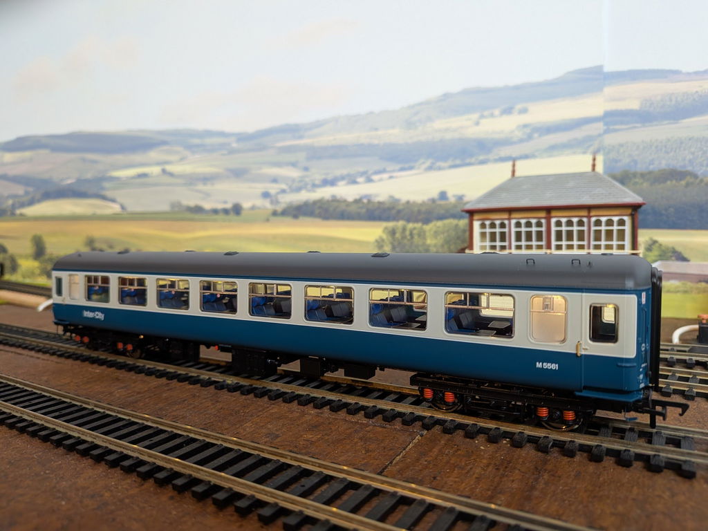 BR Mk.2c (large toilet window) TSO M5561 Blue/Grey w/InterCity