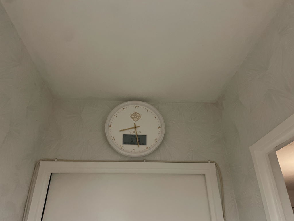 Horloge Adhan design moderne - Blanche dorée - Chiffres indiens