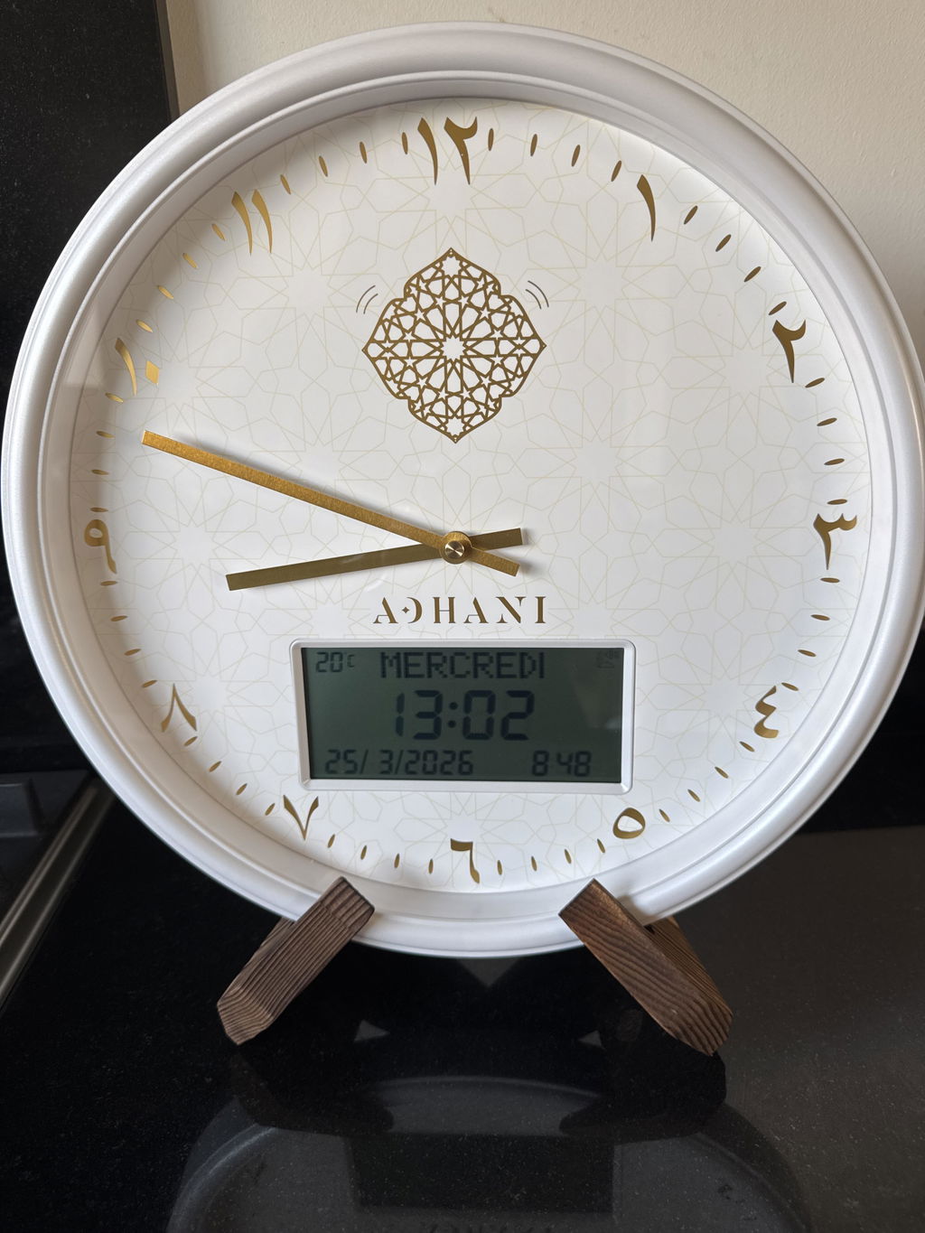 Horloge Adhan design moderne - Blanche dorée - Chiffres indiens
