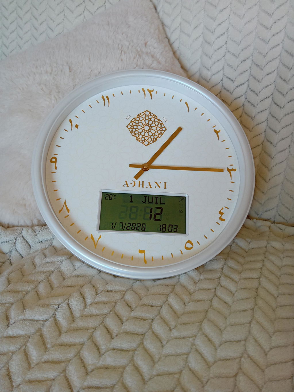 Horloge Adhan design moderne - Blanche dorée - Chiffres indiens