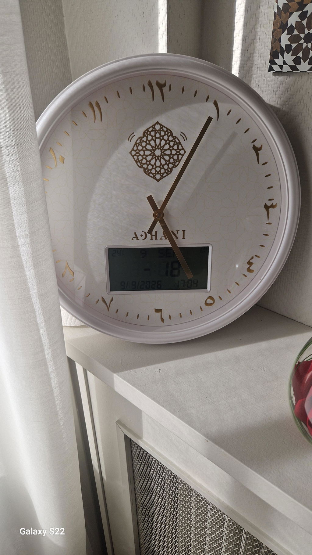 Horloge Adhan design moderne - Blanche dorée - Chiffres indiens