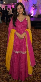 nidhi review photo