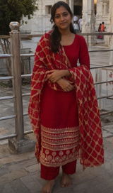sakshi review photo