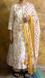 Zainab review photo