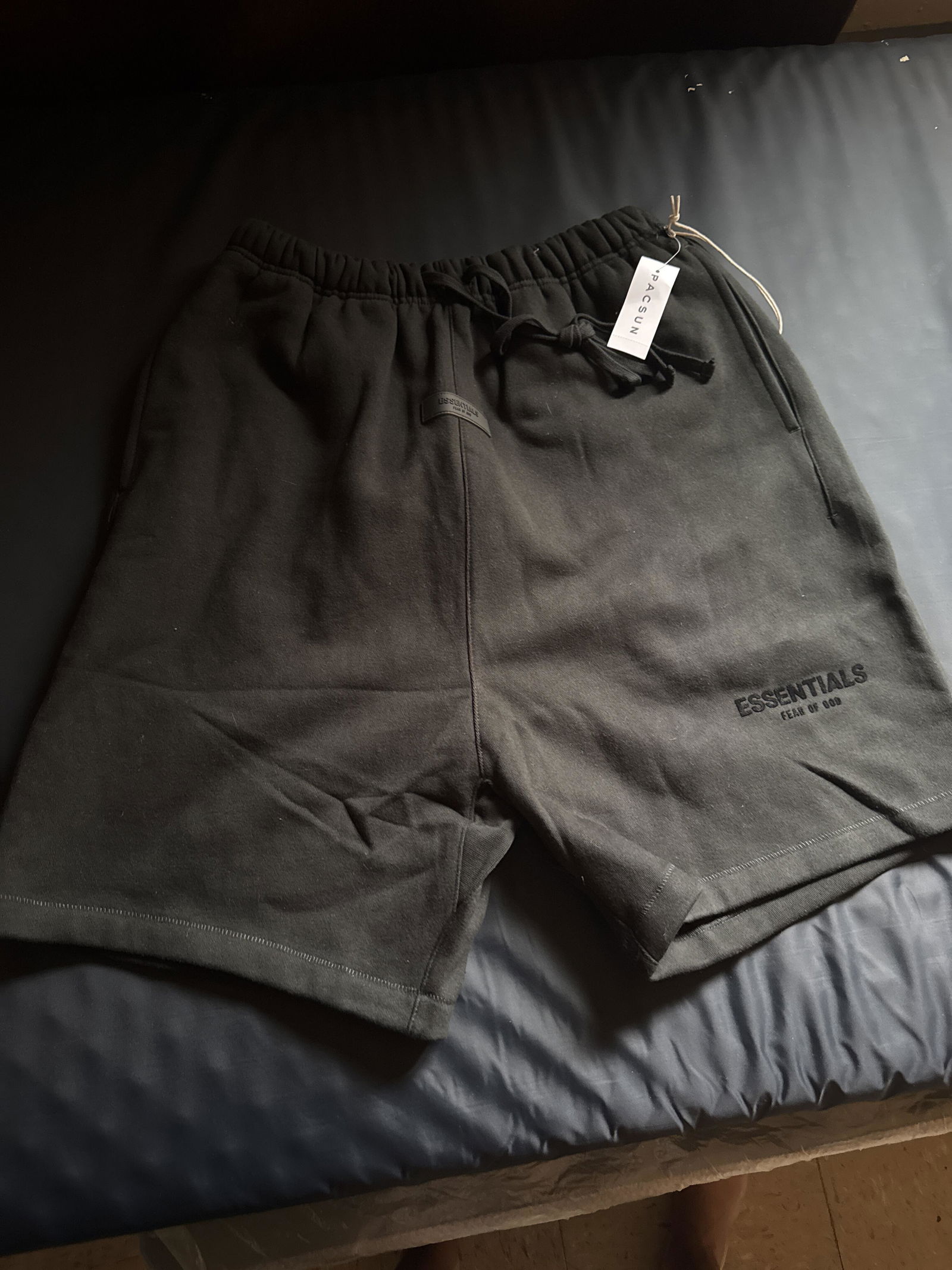 Fear of God Essentials Sweatshort Stretch Limo – AFewVibe