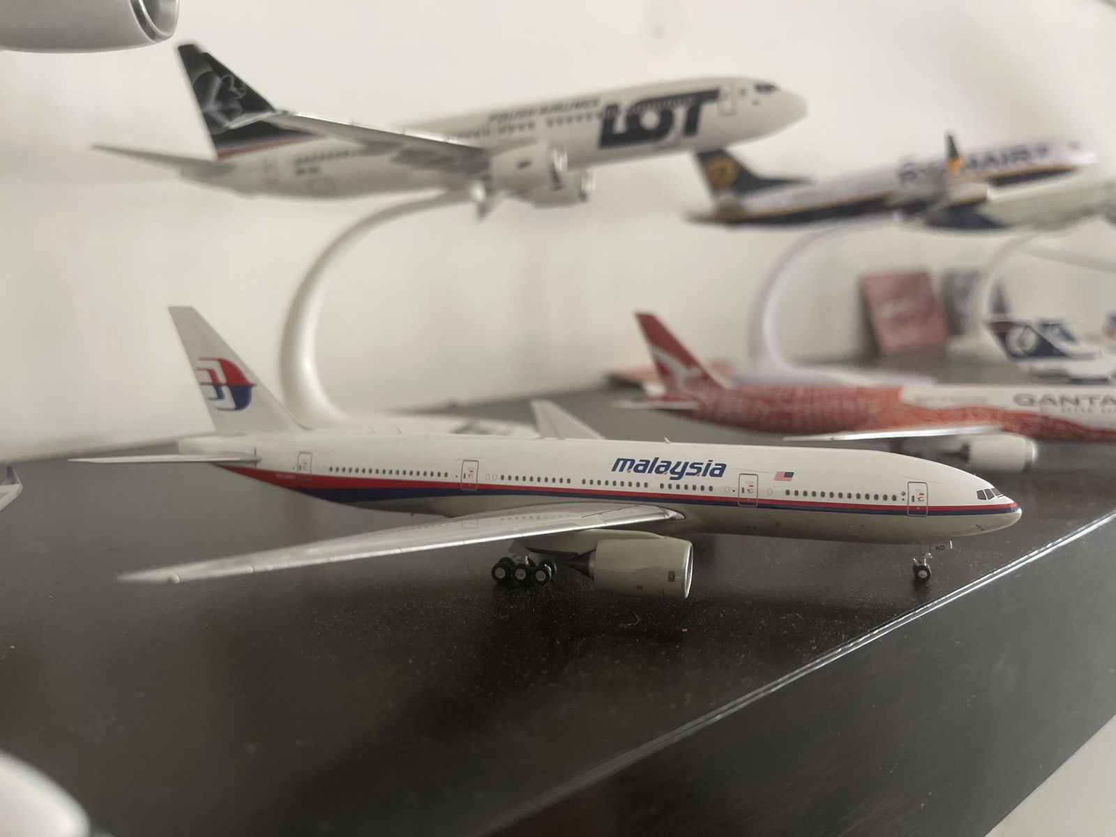 Phoenix製 1/400 JAS MD-81 JA8498です Phoenix JAS MD-81 JA8498 1/400 Aircraft Scale Model – Aircraft