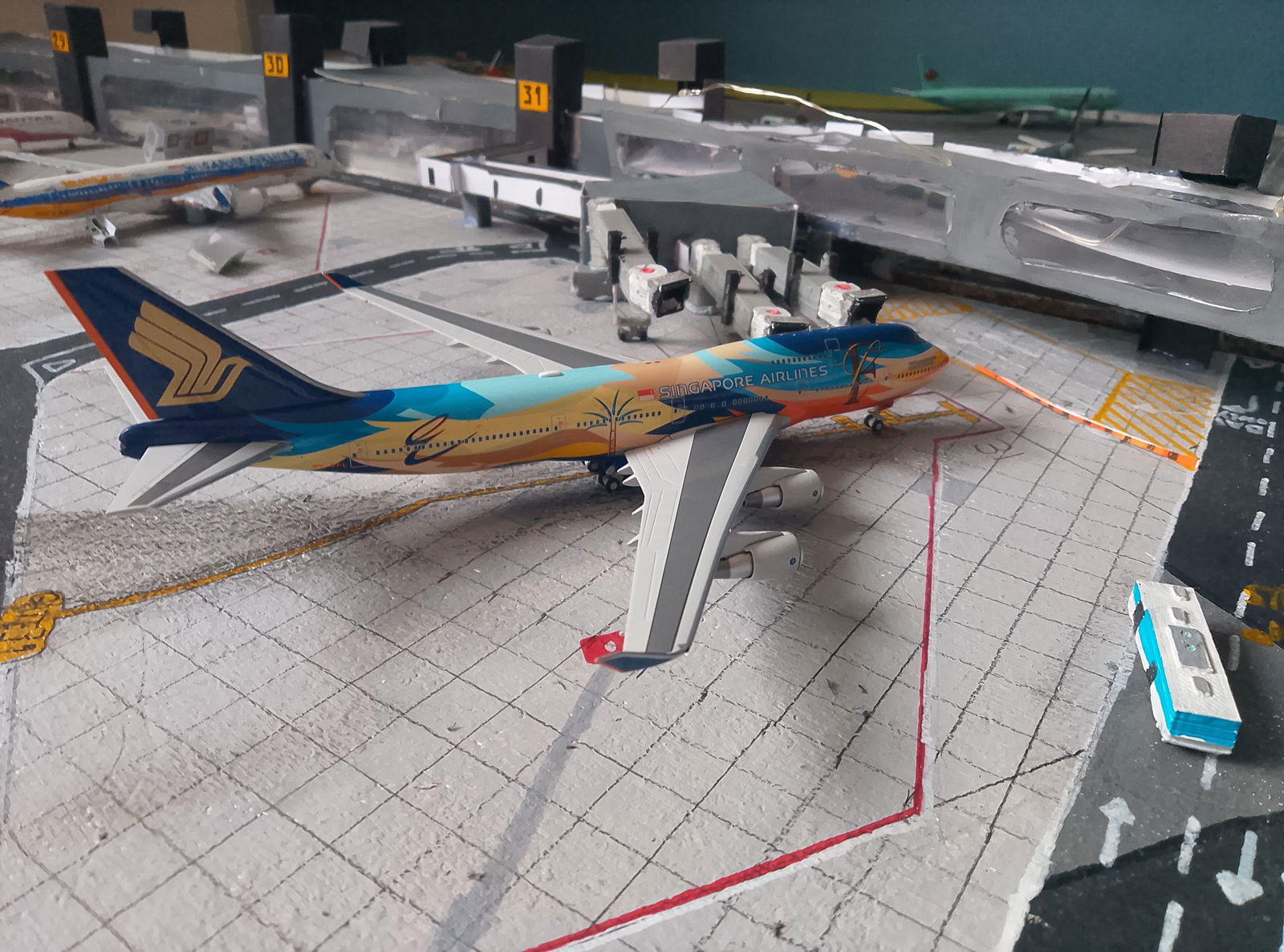 Phoenix JAS MD-81 JA8498 1/400 Aircraft Scale Model – Aircraft