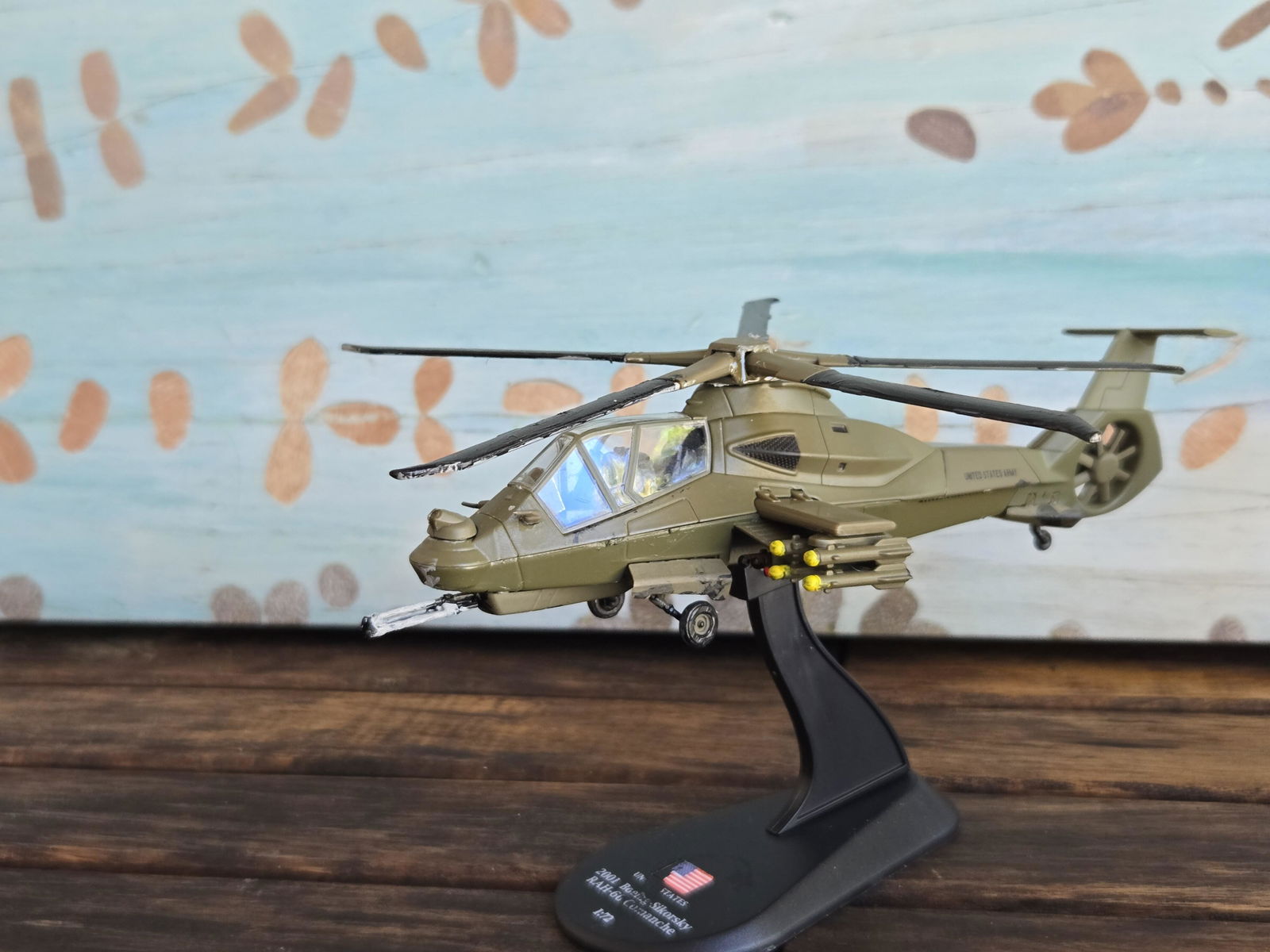 Boeing CH-46 Sea Knight Model Helicopter - 1/72 Scale Diecast