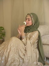 Aleeza review photo