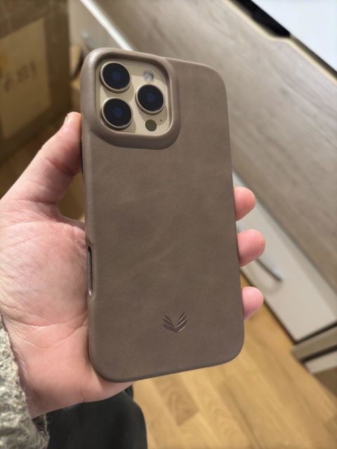 Funda de cuero "Excellence" iPhone 16 Pro Max