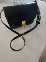 Mia review photo