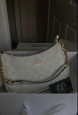 angelina review photo