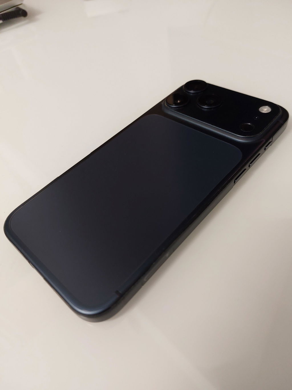 Apple iPhone 17 Pro Max screen protector, Alien Surface