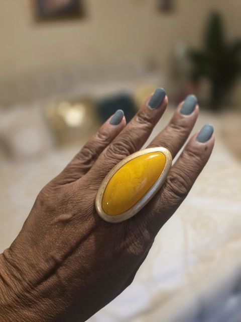 Oversized Bold Oval Stone Accent Stretch Ring - Mustard