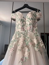 Valentina review photo