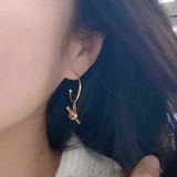 M. review photo