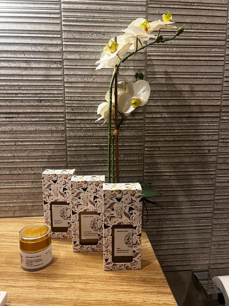 TÓNICO FACIAL PIEL SECA SENSIBLE CON ROSAS, ALOE VERA Y VITAMINA E